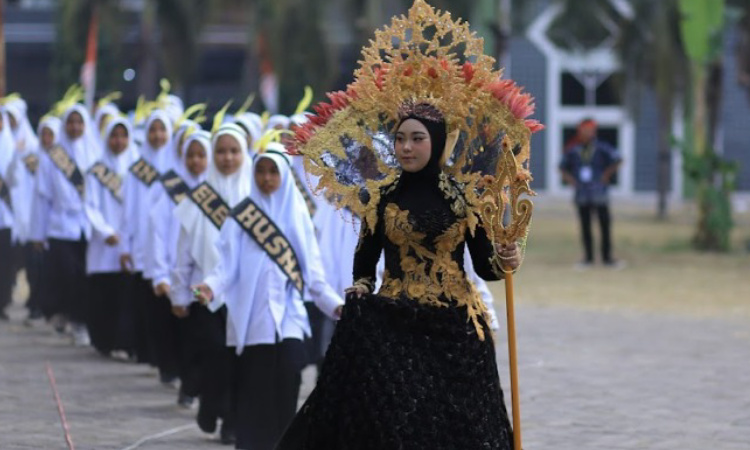 Skena Fashion Santri: Antara Sarung, Sneakers, dan Identitas Baru